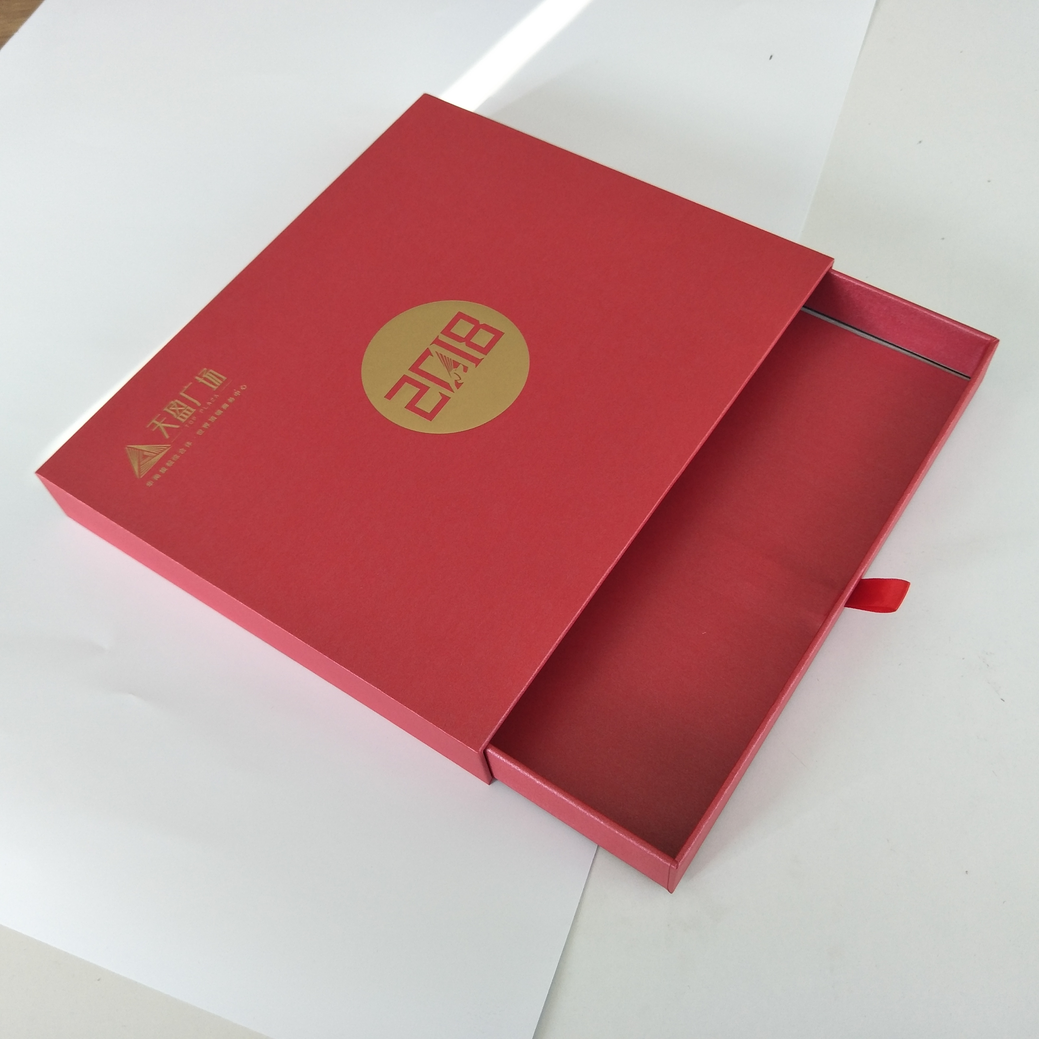 Apparel boxes