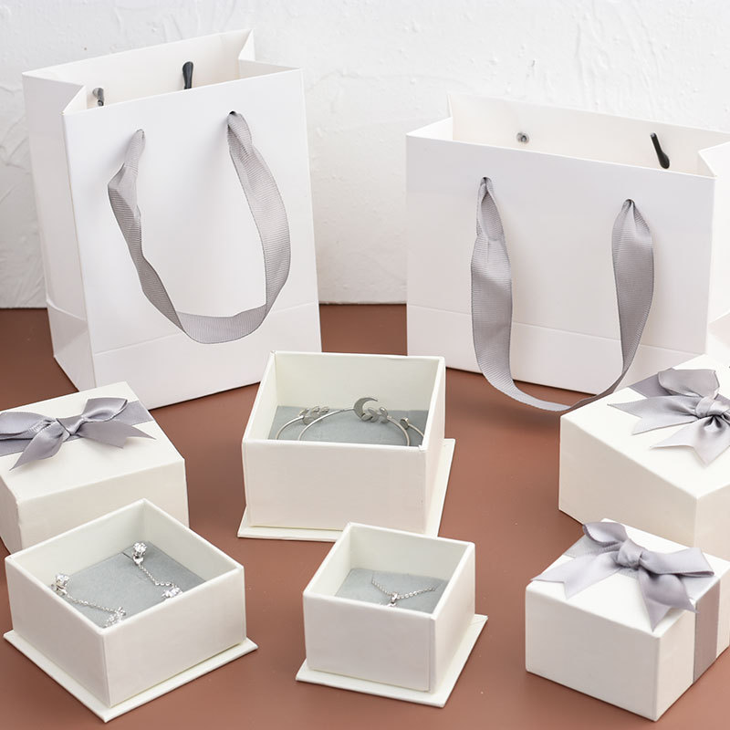 Personalized jewelry packaging